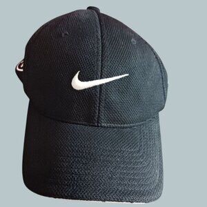 Nike Black Flexfit Golf Hat With White Swoosh Logo & Embroidered Details